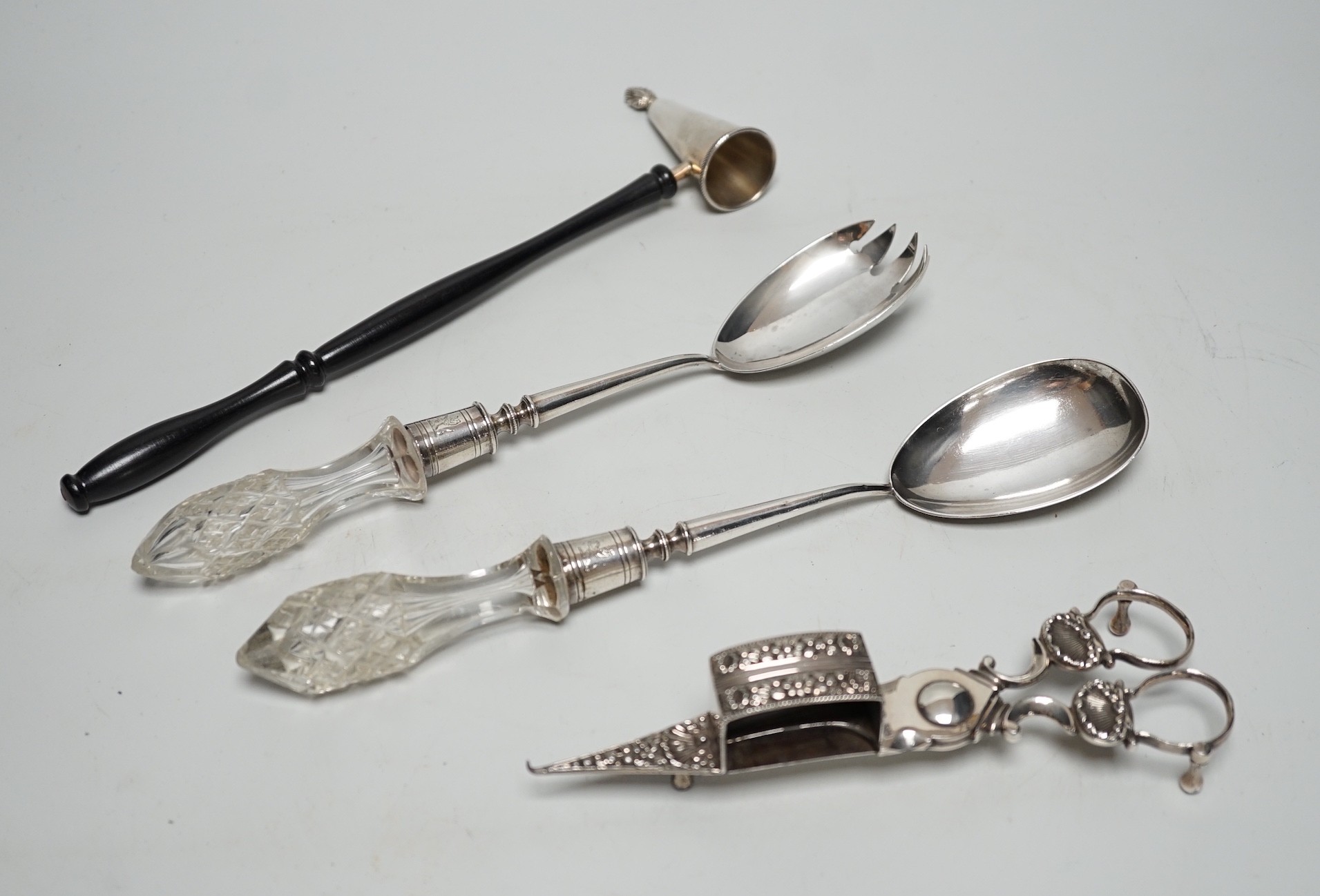 A pair of Edwardian glass handled silver salad servers, Sheffield, 1901, 26.9cm together with a modern wooden handled silver extinguisher and a pair of plated candle snuffers.